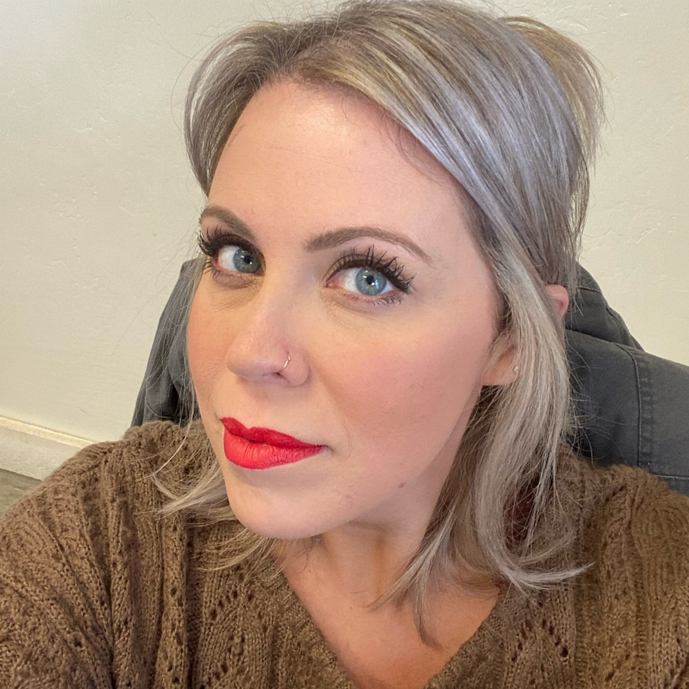 Meet your Posher, Holly